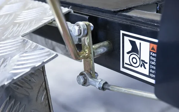 9,000-lb. Capacity / Includes Aluminum Ramps, Caster Kit, Jack Platform and Drip Trays