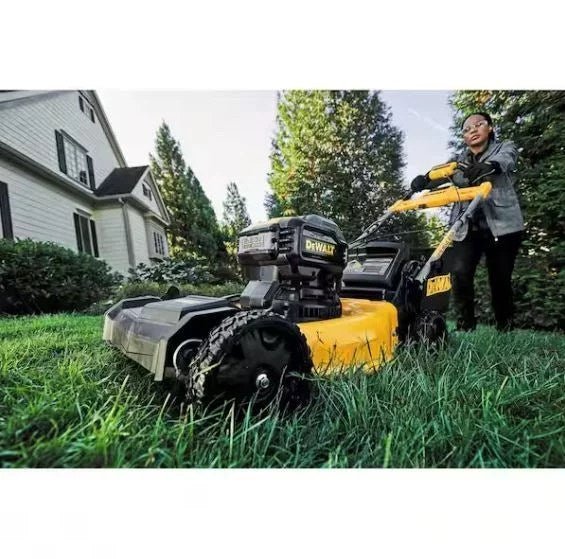 Dewalt 20V MAX 21.5 in Walk Behind Lawn Mower Kit, Hedge Trimmer Kit